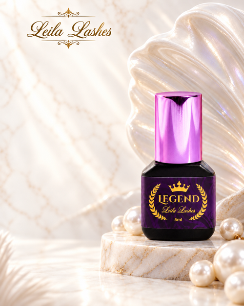 Adeziv LEGEND Leila Lashes pentru aplicarea profesională a extensiilor de gene, flacon cu eticheta produsului.
